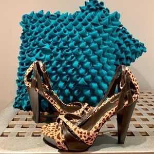 Luichiny Corinna Pony Hair Platform Pumps. Size 8